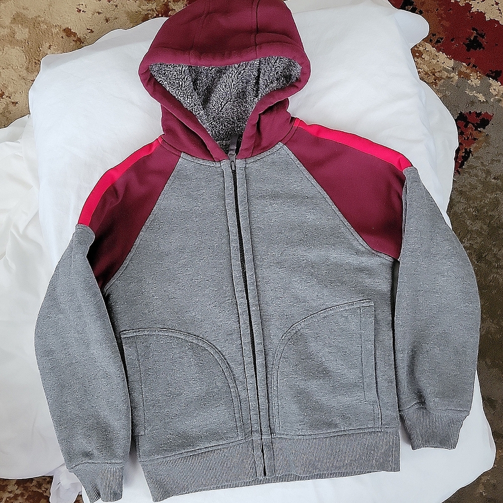 Wonder Nation boys size 8 fleece outside, fuzzy inside. Hooded, zip front.